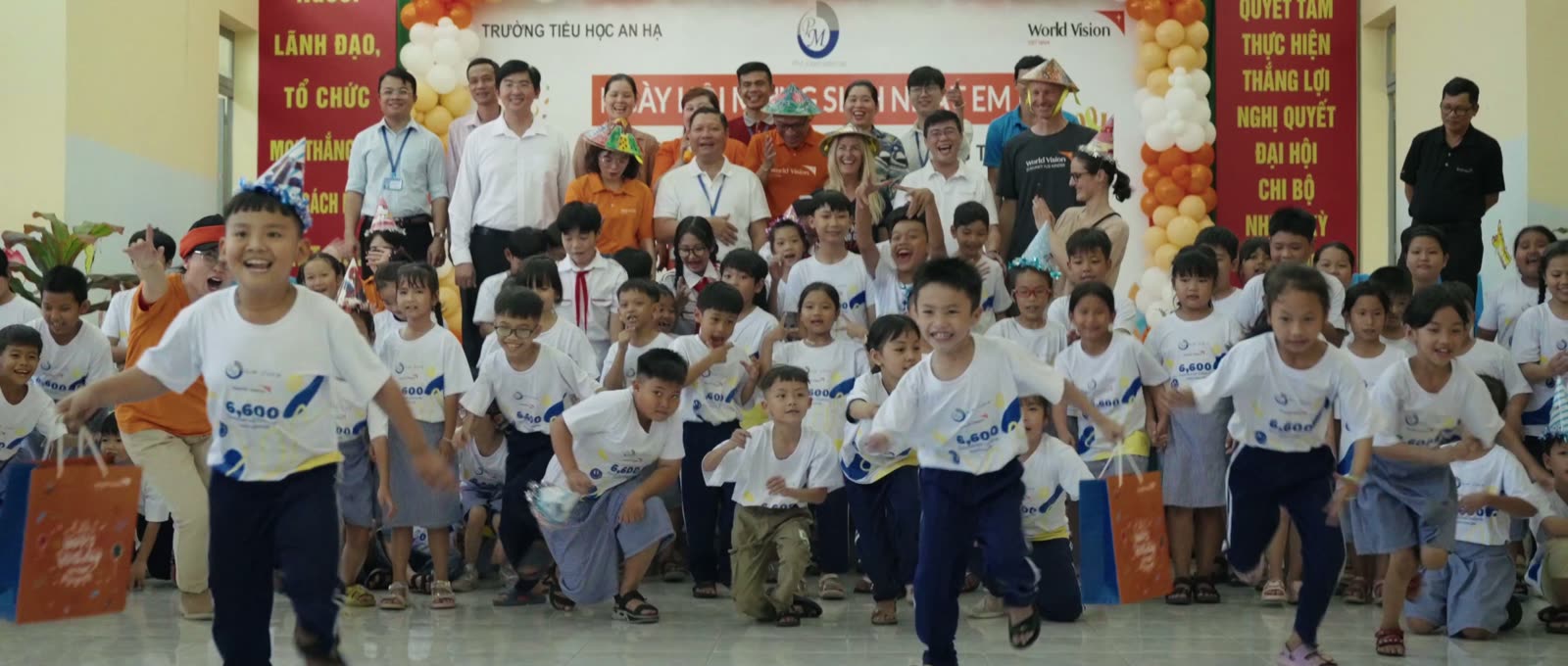 Charity Update, Standbilder 3